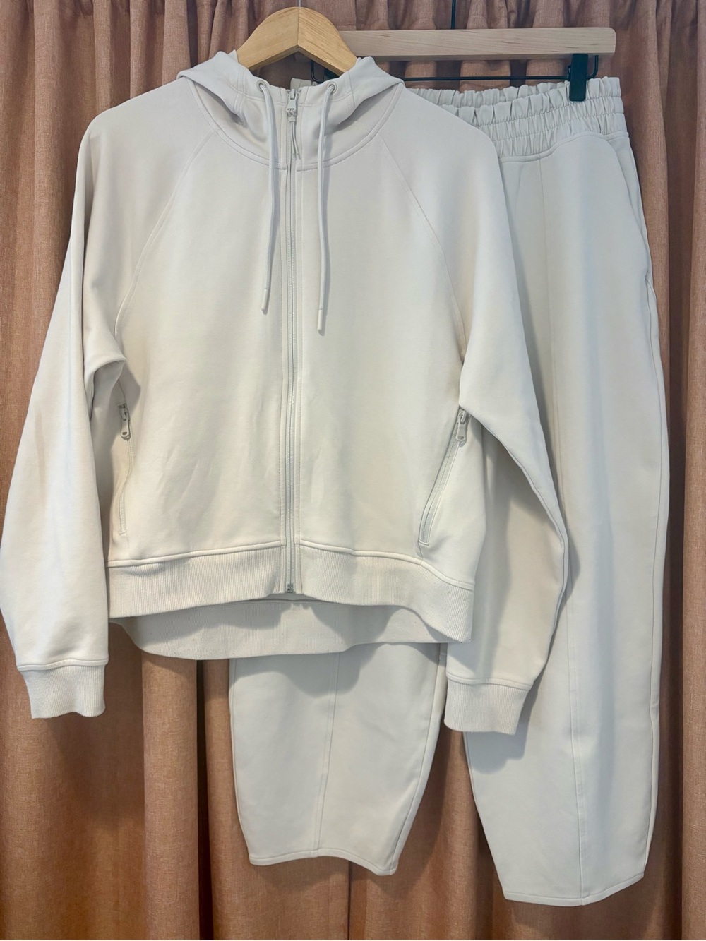 Women’s Old Navy Dynamic Fleece Barrel Leg Athleisure Set